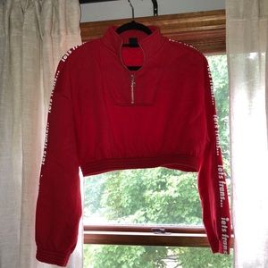 Size medium iets frans... cropped sweatshirt